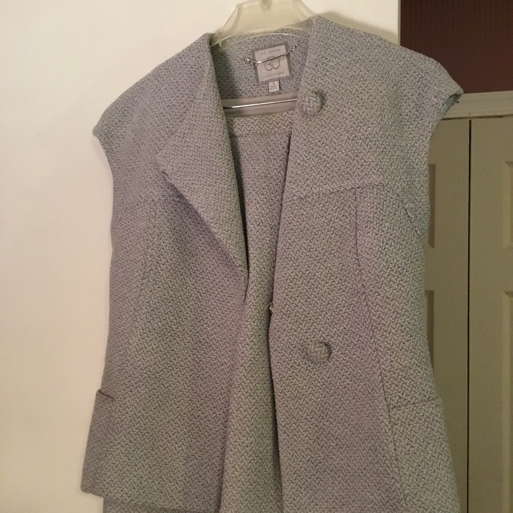 Couture St. John.  Gray size 4.detailed